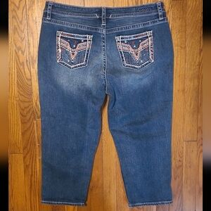 16 Vigoss Capri Jeans with Embroidered Back Pockets Stars